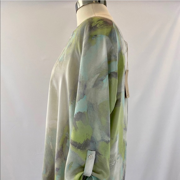 Brand New V-neck Blouse - Picture 4 of 8